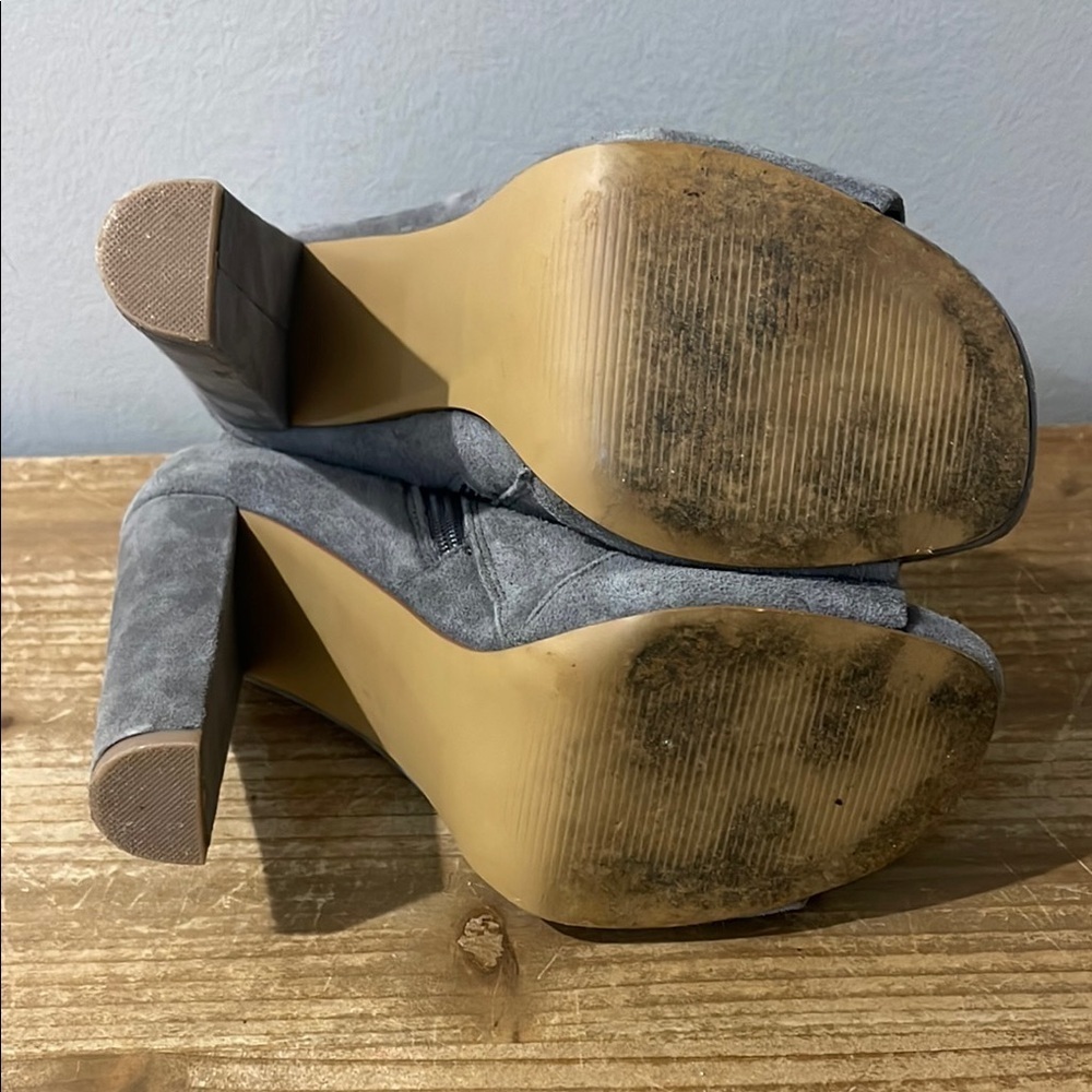 Steve Madden "Ellison" Light Soft Gray Suede Peep-Toe Ankle Boots size 7.5 - Picture 6 of 11